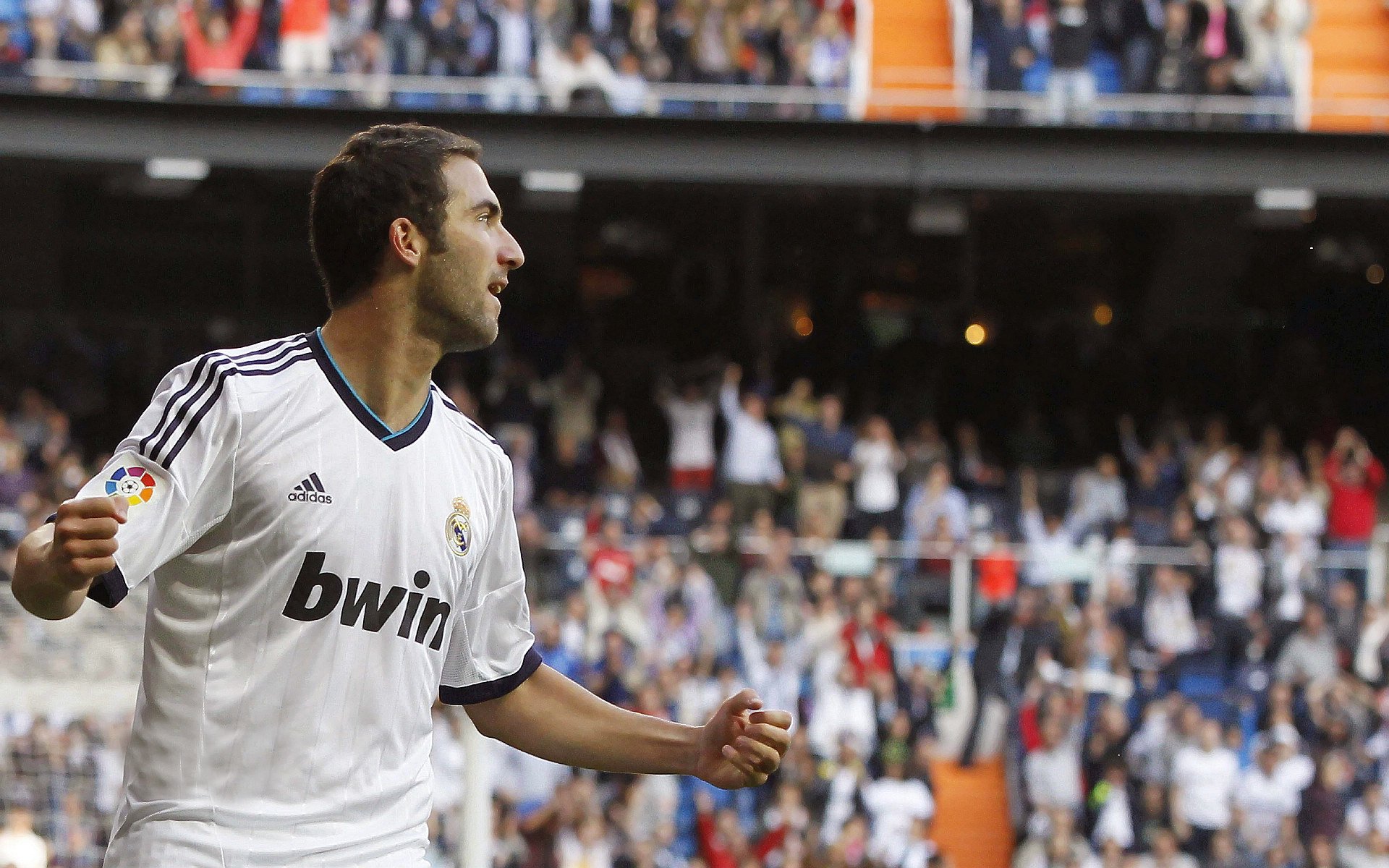 “法甲场场精彩，豪门之间的冠军争夺白热化”，法甲冠军叫什么