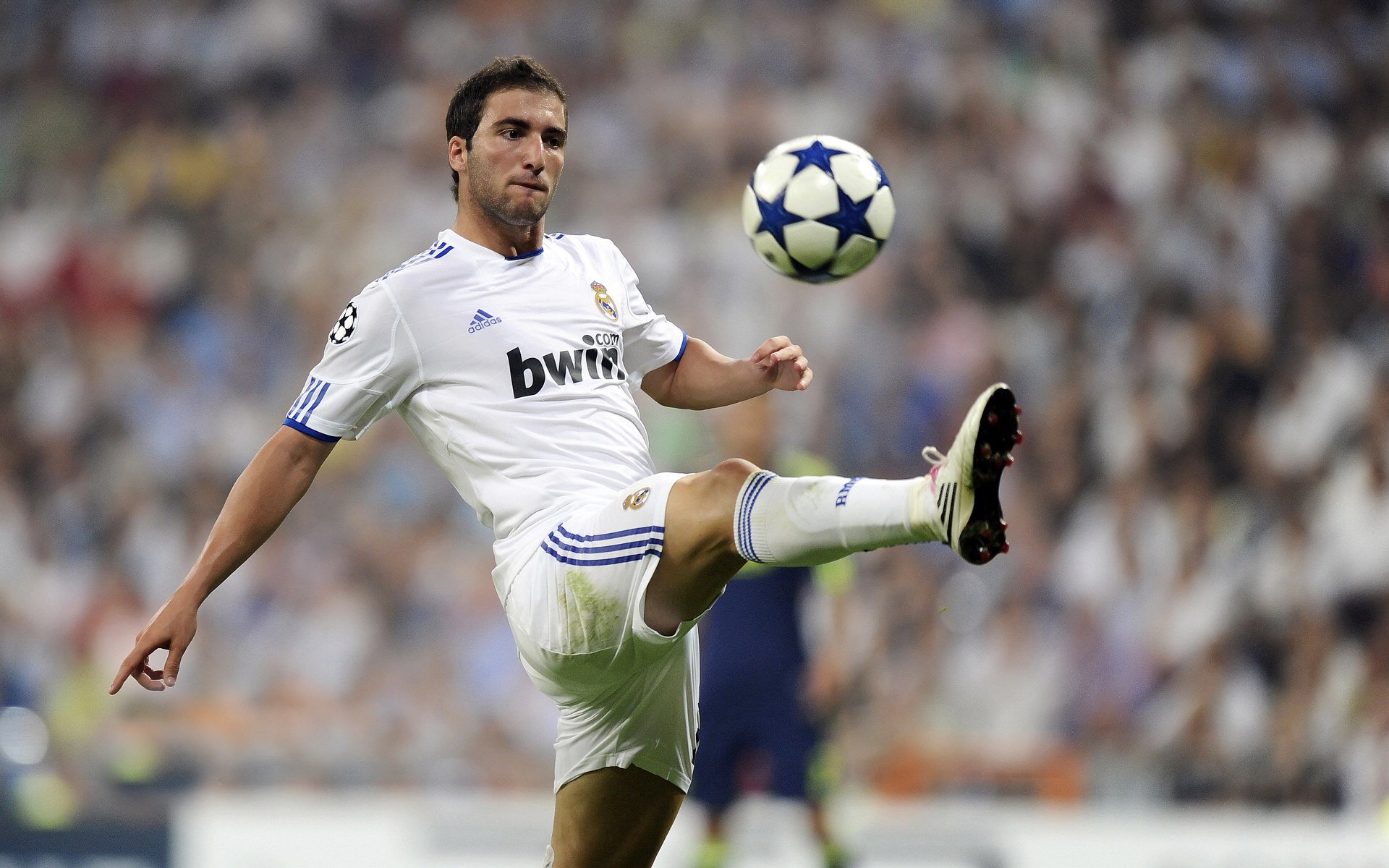 Jiuyou-德甲：拜仁客场1-2爆冷，追赶者多特获得宝贵三分，拜仁多特比赛结果