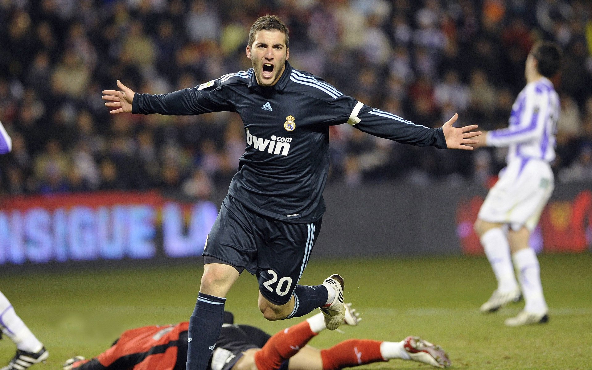 球迷自制“燃爆”视频：最感人、最激燃的比赛剪辑合集，球赛励志短视频