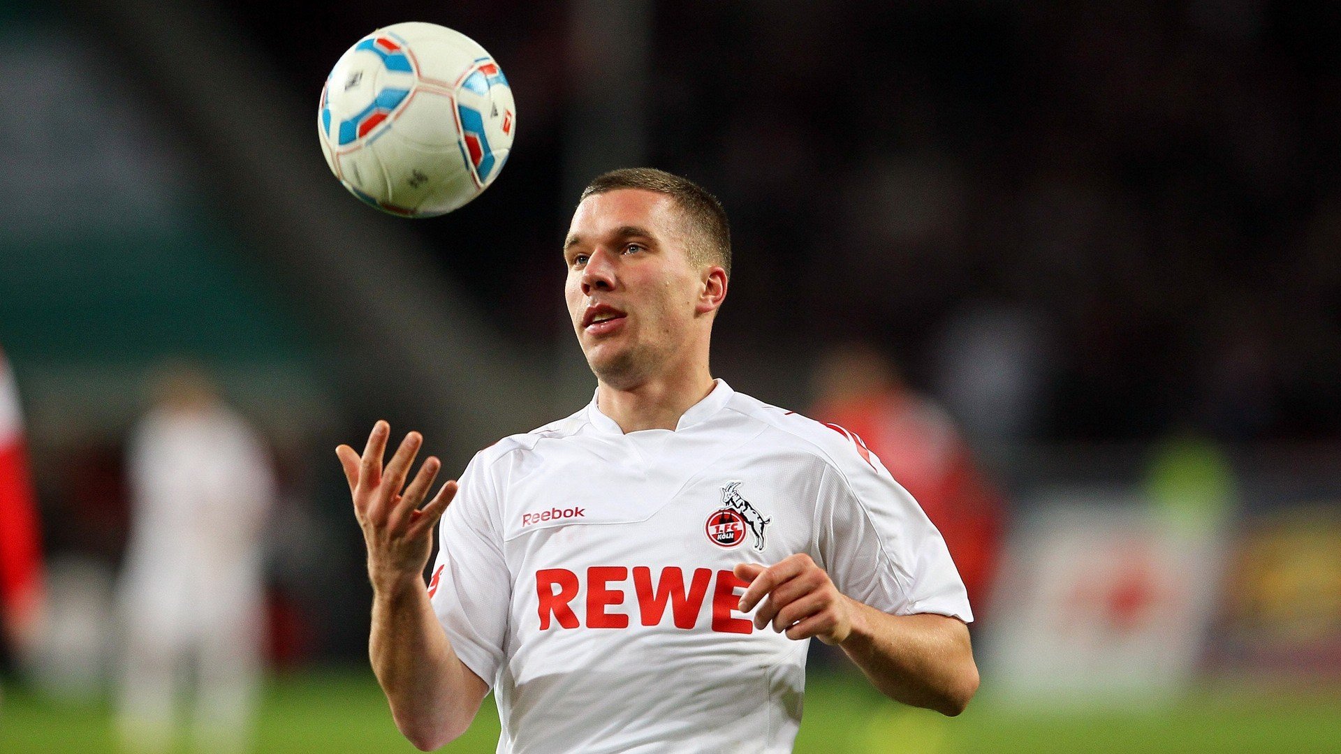 青少年足球比赛广泛开展，培养少年竞技精神和团队合作能力，青少年足球比赛方案